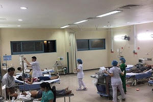 Thừa Thiên - Huế: Hơn 70 người nhập viện sau tiệc cưới Thừa Thiên - Huế: Hơn 70 người nhập viện sau tiệc cưới