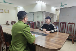 Tạm giữ hình sự đối tượng lái xe máy lạng lách, vượt đèn đỏ, đâm trọng thương cán bộ Tổ 141