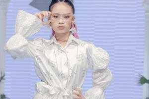 Thay tận 3 bộ trang phục trong show “Ivan 6”, Bảo Hà xứng danh mẫu nhí ruột của Ivan Trần