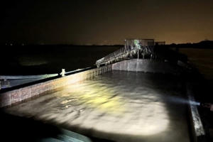 Công an Hà Nội bắt nhóm khai thác lậu 260m3 cát trên sông Hồng