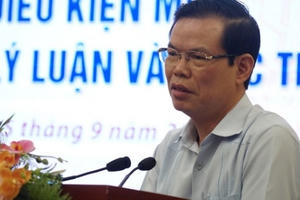 Ông Triệu Tài Vinh: “Vụ cả họ làm quan, tiêu cực thi cử, tôi phải đối mặt vượt qua thôi!” Ông Triệu Tài Vinh: “Vụ cả họ làm quan, tiêu cực thi cử, tôi phải đối mặt vượt qua thôi!”