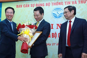 Thiếu tướng Nguyễn Mạnh Hùng chính thức nhận nhiệm vụ quyền Bộ trưởng Thông tin - Truyền thông