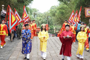 TP HCM: Hàng ngàn người dân dâng hương ngày giỗ Tổ Hùng Vương TP HCM: Hàng ngàn người dân dâng hương ngày giỗ Tổ Hùng Vương