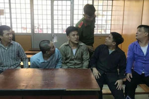 Vừa ra tù lại 'xộ khám'