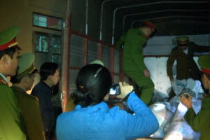 Nam Định: Bắt xe ô tô vận chuyển hơn 1 tấn mỡ động vật không rõ nguồn gốc