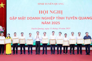 Tuyên Quang: 30 tập thể, 12 cá nhân được nhận Bằng khen vì có thành tích xuất sắc trong hoạt động doanh nghiệp năm 2025.