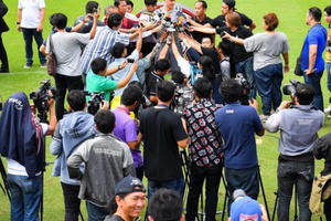 Thủ thành Văn Lâm tạo cơn sốt với giới truyền thông Thái Lan