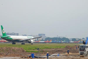Dự án đường băng Tân Sơn Nhất thi công trở lại