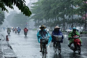 Dự báo thời tiết hôm nay 26/3: Mưa giông lốc sét bao trùm 3 miền