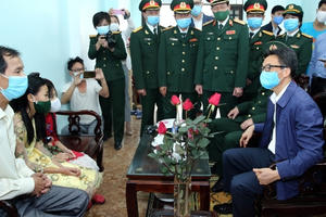 Tất niên đặc biệt ở “khu dân cư chiến đấu”