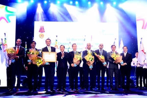 FrieslandCampina Việt Nam đón nhận Huân chương Lao động hạng Nhất