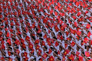 Dân tộc ta đi không gì cản nổi!