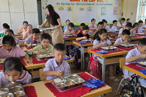 Quảng Ninh: Nỗ lực mang đến những suất cơm ngon cho học sinh bán trú