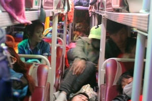 Thanh Hóa: Mật phục bắt quả tang xe khách "nhồi" 59/42 người