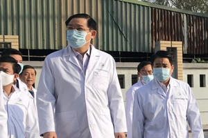 Bí thư Vương Đình Huệ kiểm tra công tác phòng, chống Covid-19 tại bệnh viện