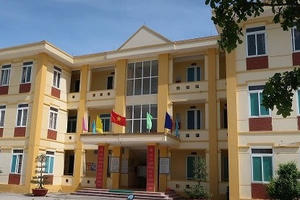 Nghệ An: Bắt nguyên Chủ tịch xã và cán bộ địa chính xã Nghi Phong