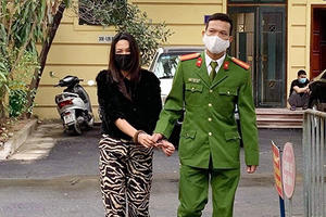 Hà Nội: Lên mạng tìm khách massager tại nhà rồi tiện thể làm tú bà bán dâm