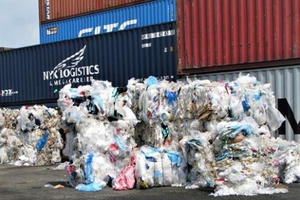 Hàng ngàn container phế liệu tồn tại cảng biển: “Núi” rác sẽ ngày một cao?