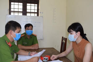 Hưng Yên: Bắt "nữ quái" làm giả con dấu để chiếm đoạt hơn 240 triệu đồng