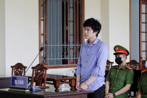 Chiếm đoạt 5 tỉ đồng, nhân viên ngân hàng phải gánh 12 năm tù