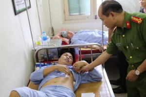 Bắc Ninh: Phó Trưởng Công an xã bị thương khi khống chế đối tượng “ngáo đá”