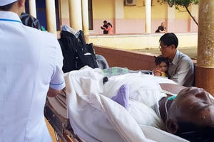 Lâm Đồng: Chồng đi uống rượu, nửa đêm vợ tạt nước sôi gây bỏng nặng