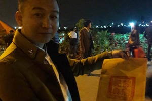 Du khách có thể mua ấn đền Trần trước giờ "G"