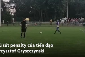 [Clip]: Pha sút penalty điệu nghệ bằng gót chân của tiền đạo Krzysztof Gryszczynski