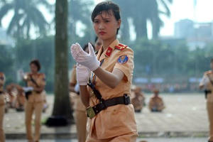 Nữ CSGT Hà Nội múa võ đẹp như “Ngôi sao võ thuật”