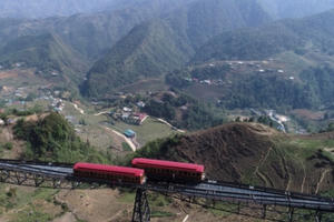 Tour trải nghiệm tàu hỏa Thụy Sỹ ở Sa Pa, chất đến từng giây Tour trải nghiệm tàu hỏa Thụy Sỹ ở Sa Pa, chất đến từng giây
