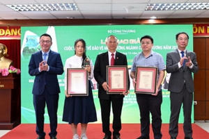 Trao giải cuộc thi viết về bảo vệ môi trường ngành Công Thương lần 2