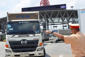 Bát nháo xe “luồng xanh” đi sai tuyến