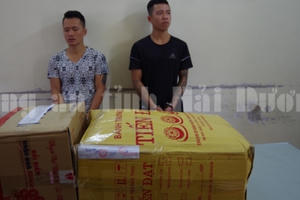 Hải Dương: Bắt giữ 2 đối tượng vận chuyển 15kg pháo nổ