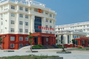 Tòa nhà Thành ủy Đồng Hới 100 tỉ đồng vừa xây đã nứt toác do gạch?