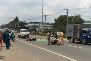 Bình Dương: Tai nạn liên hoàn giữa 3 xe máy, 4 người thương vong