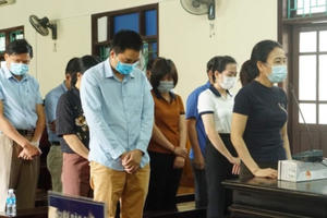 642 tháng tù cho 13 bị cáo vụ ' nâng khống ' thiết bị tại nhiều bệnh viện ở Hà Tĩnh