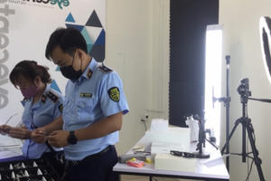 Bán hàng giả mạo nhãn hiệu cửa hàng kính mắt tại Gia Lai bị phạt gần 80 triệu