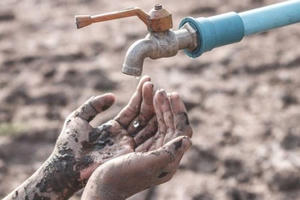 Hạ tầng cũ, tổ dân phố 16 phường Dịch Vọng Hậu thiếu nước sạch