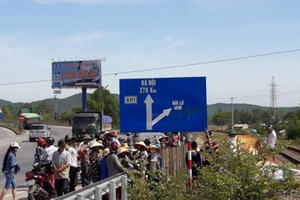 Nghệ An: Qua đường không quan sát, cụ bà 67 tuổi bị tàu tông tử vong Nghệ An: Qua đường không quan sát, cụ bà 67 tuổi bị tàu tông tử vong