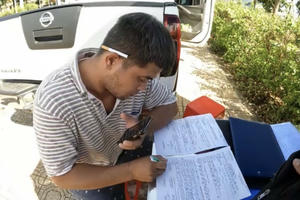 Xử phạt tài xế điều khiển phương tiện đi ngược chiều trên Quốc lộ 1A Xử phạt tài xế điều khiển phương tiện đi ngược chiều trên Quốc lộ 1A