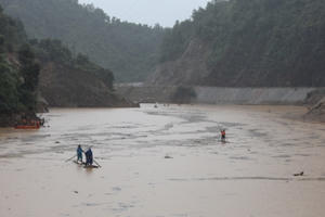 Người đàn ông thoát chết thần kỳ trong trận lũ ống ở Mù Cang Chải