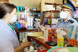 Bình Phước: Quản lý chặt tình trạng “bác sĩ bán thuốc, dược sĩ khám bệnh” Bình Phước: Quản lý chặt tình trạng “bác sĩ bán thuốc, dược sĩ khám bệnh”