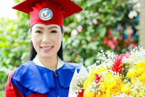 Trịnh Kim Chi nhận bằng tốt nghiệp ngành Đạo diễn điện ảnh truyền hình