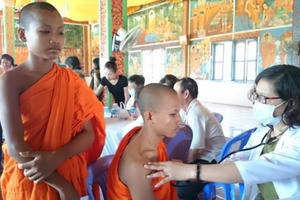 Kỷ niệm 65 năm Ngày thầy thuốc Việt Nam (27/02/1955-27/02/2020): Theo bước chân tình nguyện của chiến sĩ áo trắng