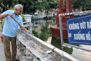 Tấm gương sáng về cụ ông 30 gần năm tự nguyện vớt rác