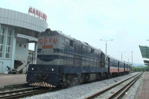 Nghìn toa xe, đầu máy cũ phải thay đường sắt còn loay hoay