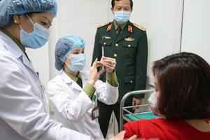 Có vắc-xin vẫn phải cảnh giác với dịch