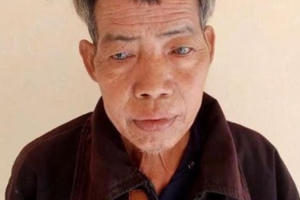 Sau khi nhậu say, chồng cầm dao tự chế chém vợ tử vong