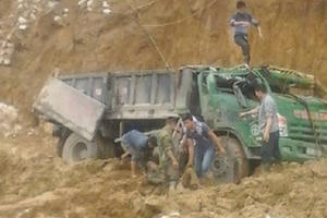 Thái Nguyên: Xe tải lật xuống lòng hồ, tài xế tử vong tại chỗ