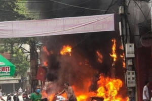 Vĩnh Phúc: Khởi tố, tạm giam đối tượng ném "bom xăng" thiêu rụi 4 cửa hàng tại Phúc Yên